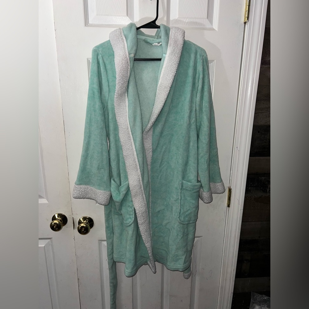 Ulta Beauty Mint Plush Sherpa Lined Robe Size S/M